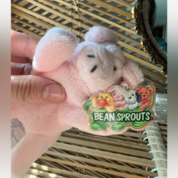 NWT Bean Sprouts Piggy Keychain - Picture 2 of 6